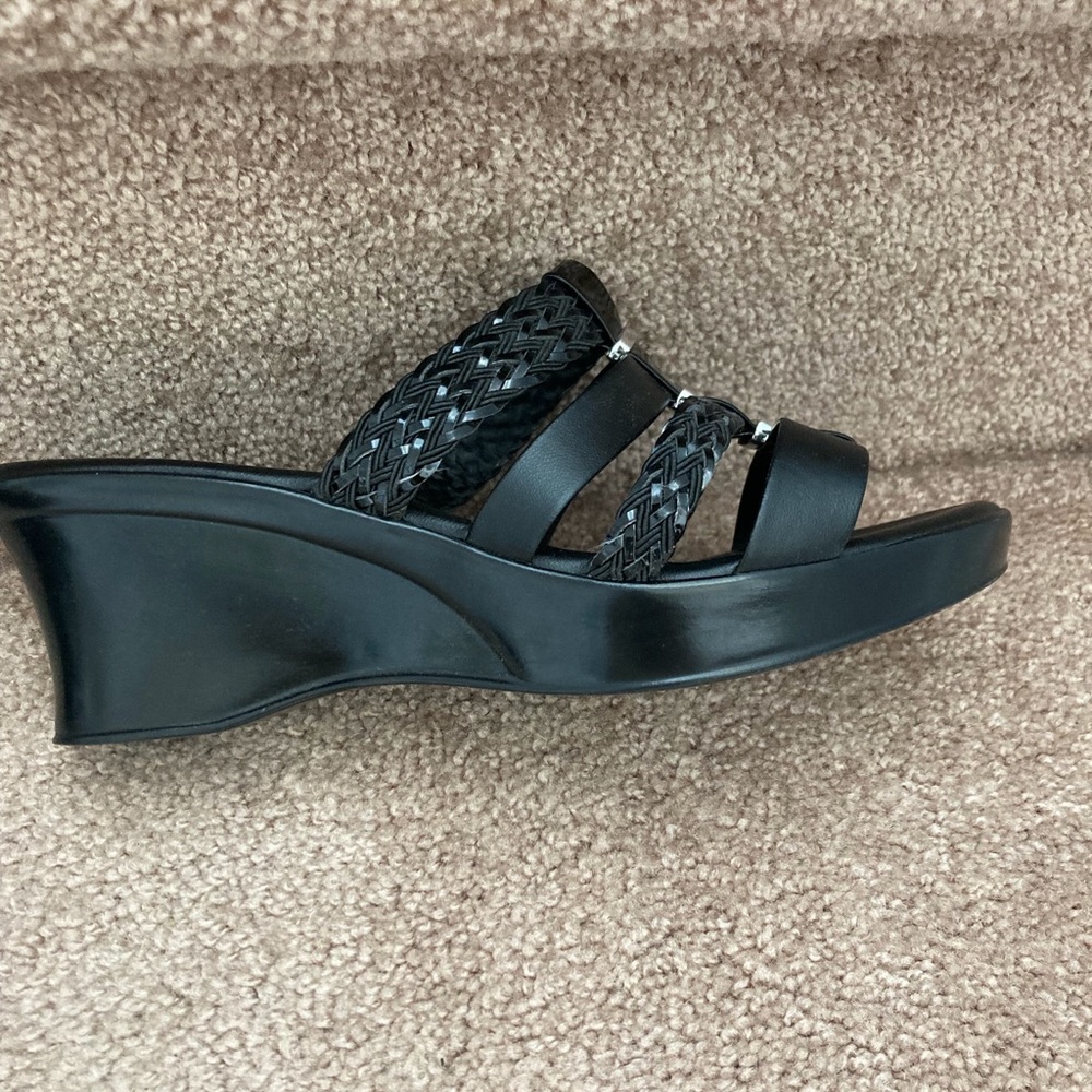 Italian Shoemakes Black Wedge sandals